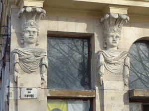 Les statues des « Sauvages » sur les quais de Rouen